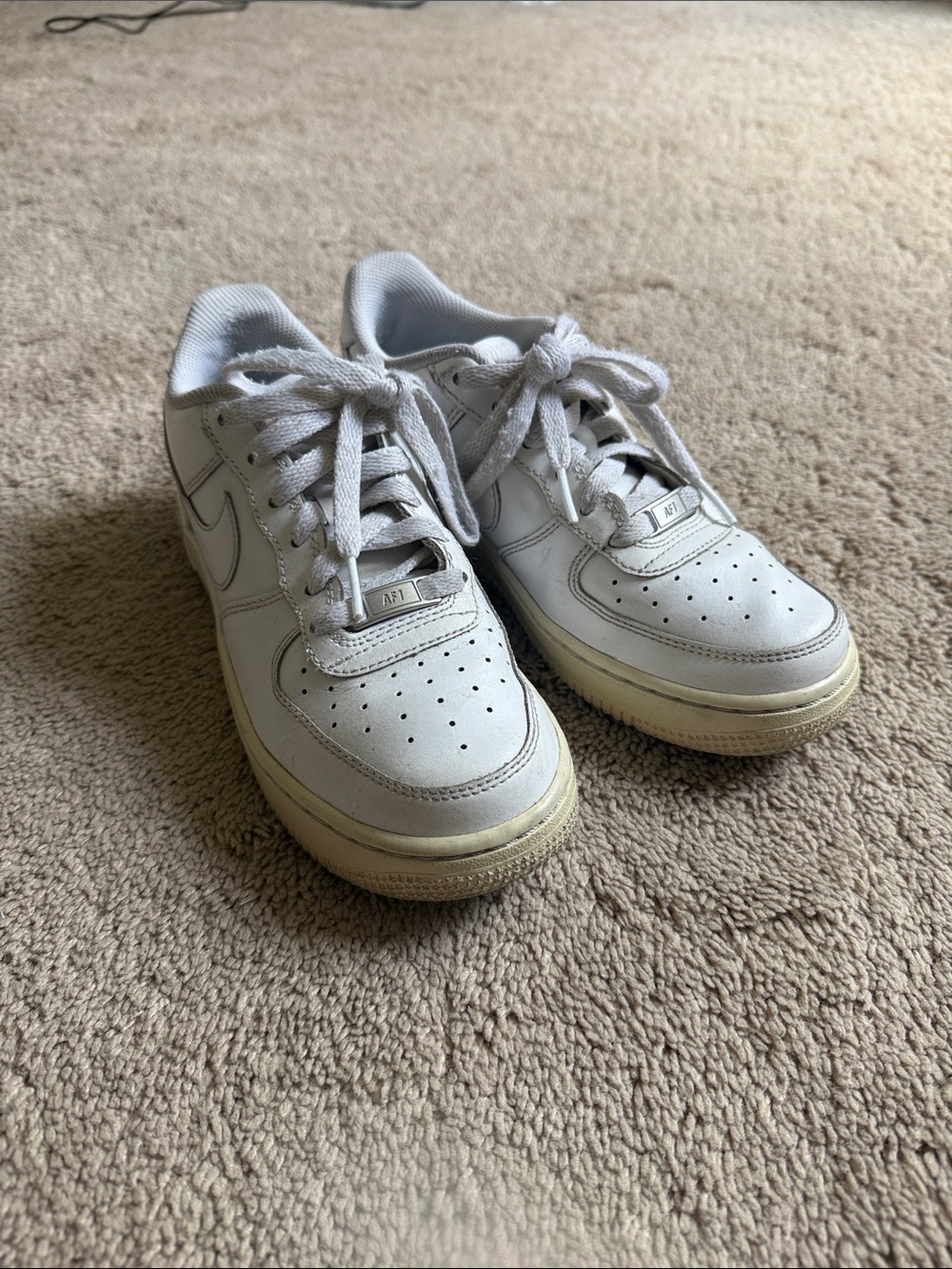 Nike Kids White Leather Sneakers with Low-Top Profile